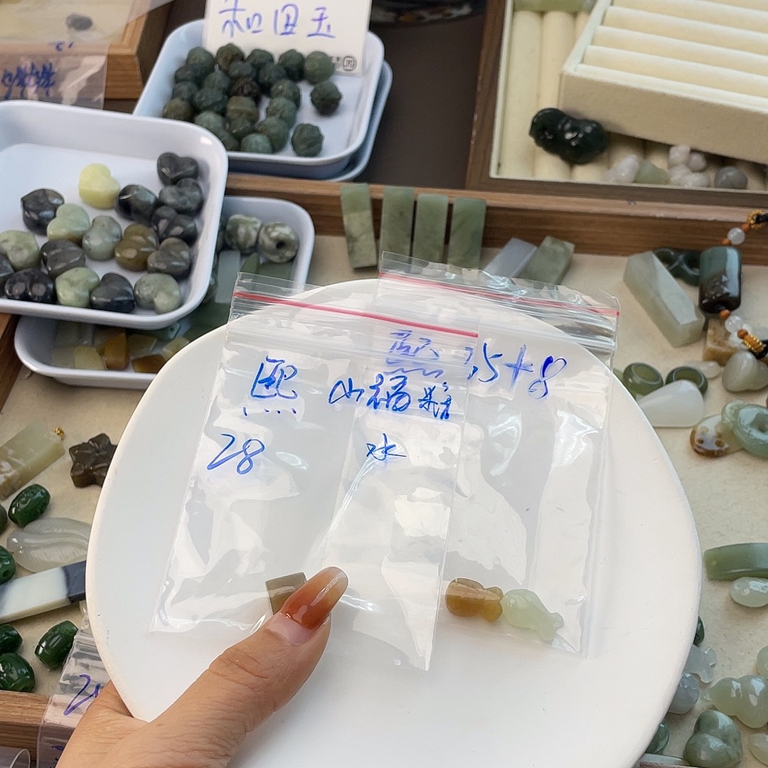 熙***c和田玉未镶嵌珠宝半成品