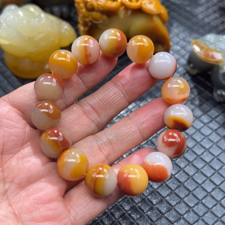 石英质玉（黄龙玉）颈饰未镶嵌