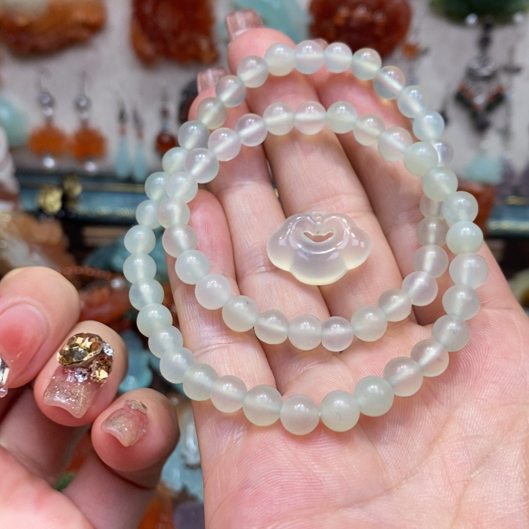 蛇纹石玉颈饰未镶嵌