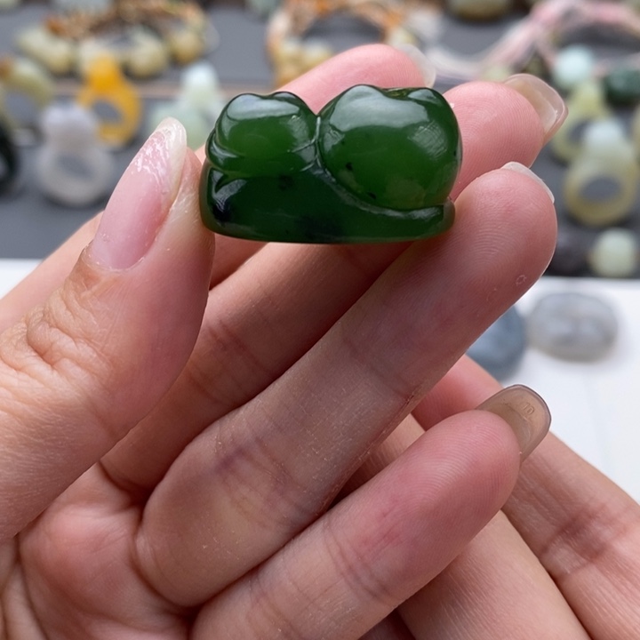 和田玉未镶嵌碧玉猫