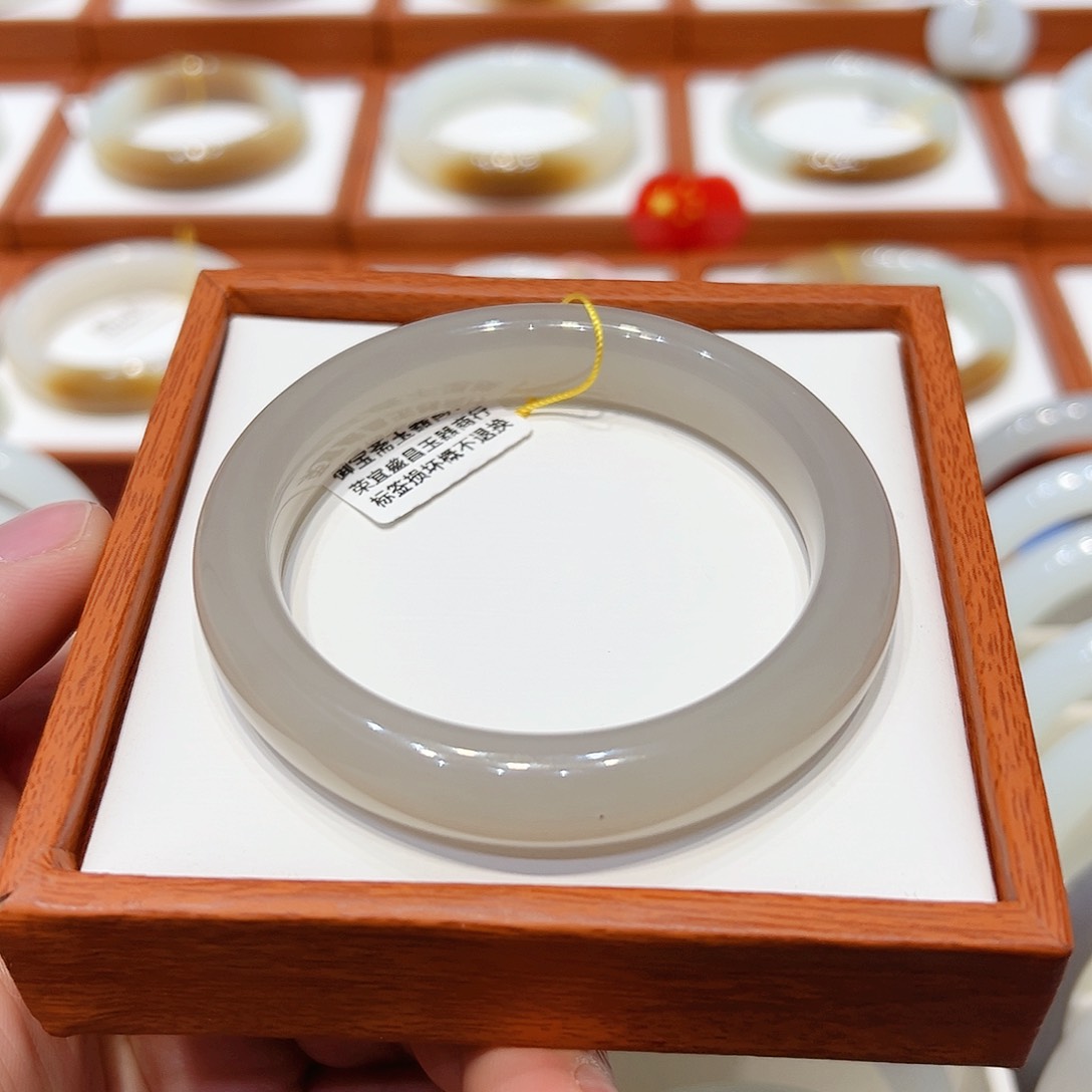 和田玉手镯未镶嵌粉紫双色