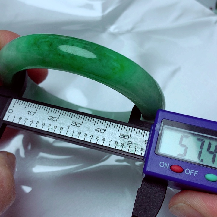 翡翠手镯未镶嵌手镯