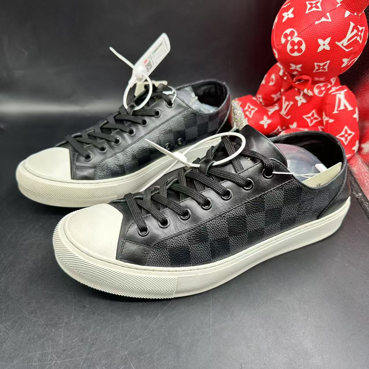 95新 LouisVuitton/路易威登 黑色棋盘格贝壳板鞋41欧码los121