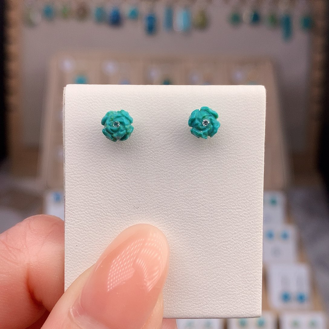 18K金镶嵌绿松石耳饰