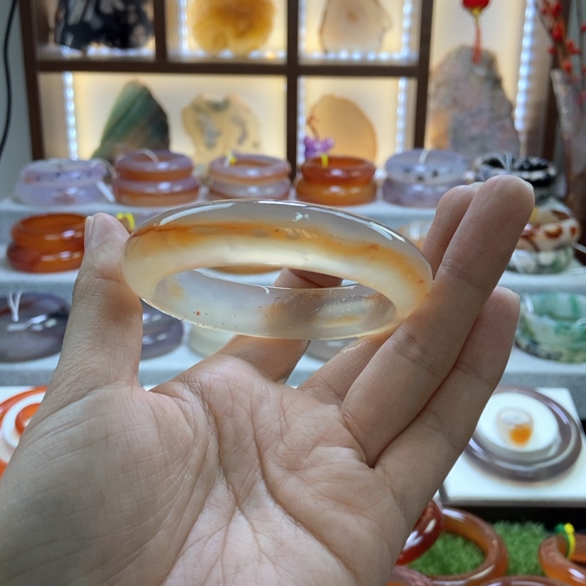 【闪购商品】玛瑙/玉髓手镯未镶嵌吸*圆