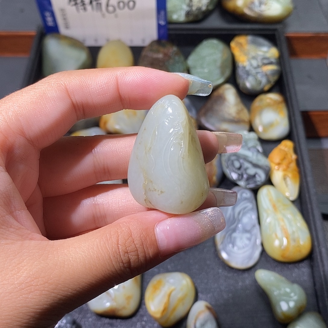 心***福和田玉未镶嵌颈饰