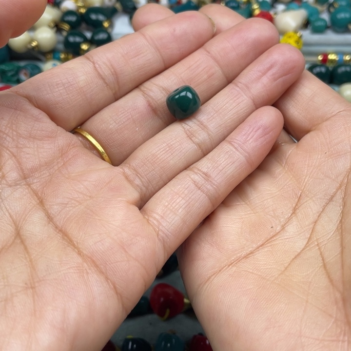 琉璃颈饰雪巴琉璃配饰珠