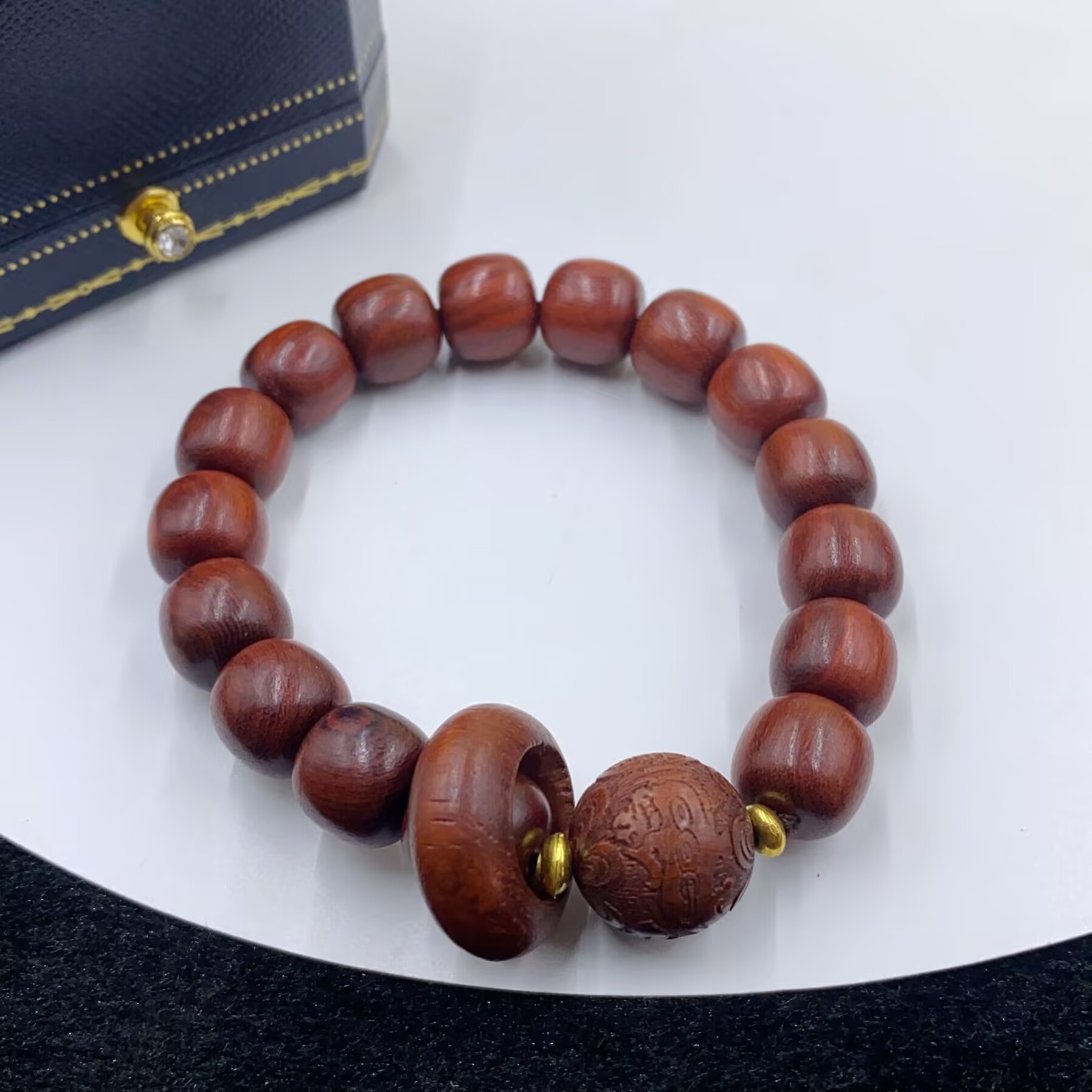 4692   红色珠珠手串多样性发货