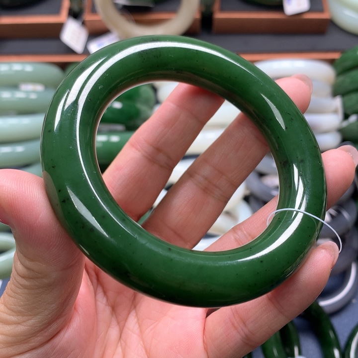 【闪购商品】未镶嵌手镯和田玉（碧玉）9