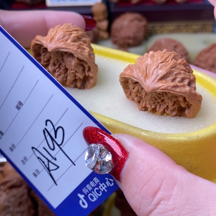 营***姐桃核把件蛇王小聚宝盆