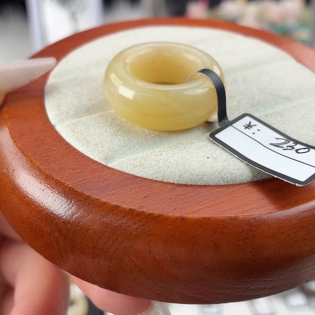 饕***餮和田玉未镶嵌戒指r1奶黄糖甜甜圈16.3