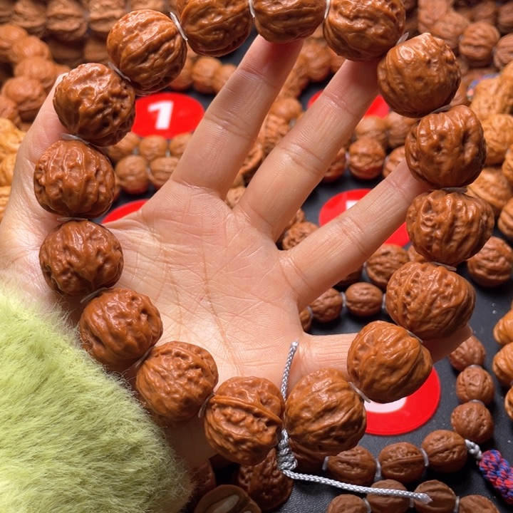 文玩核桃吊坠红皮元宝