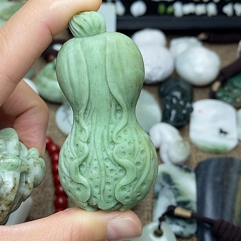 独山玉颈饰未镶嵌①**⑥