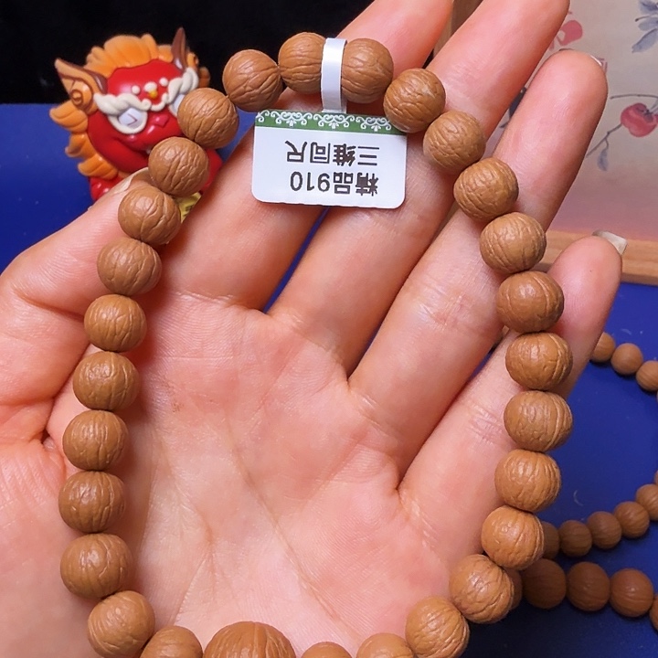 仟***袁吊坠猴头核桃凤羽