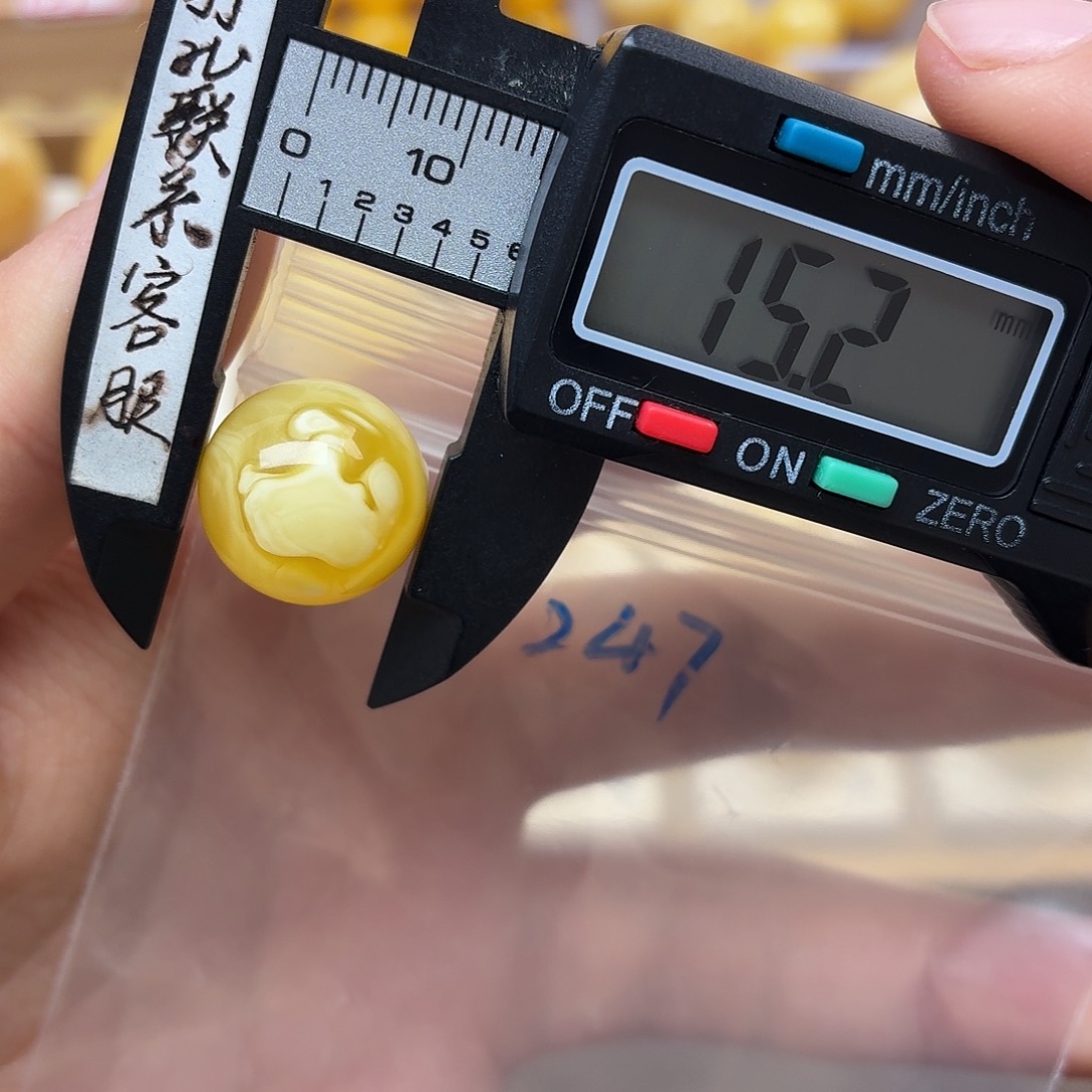 陌****蜜蜡未镶嵌裸石蜜蜡