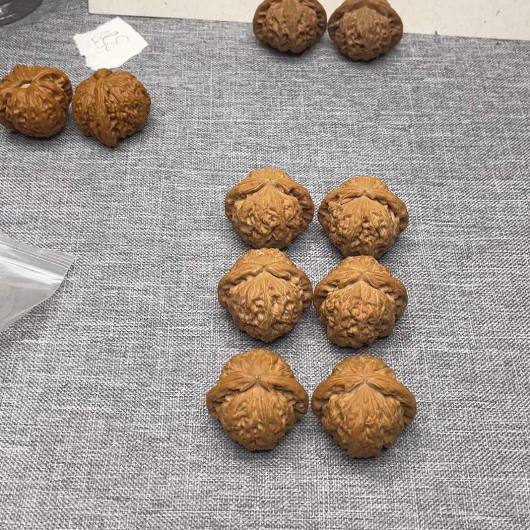 文玩核桃把件白狮子