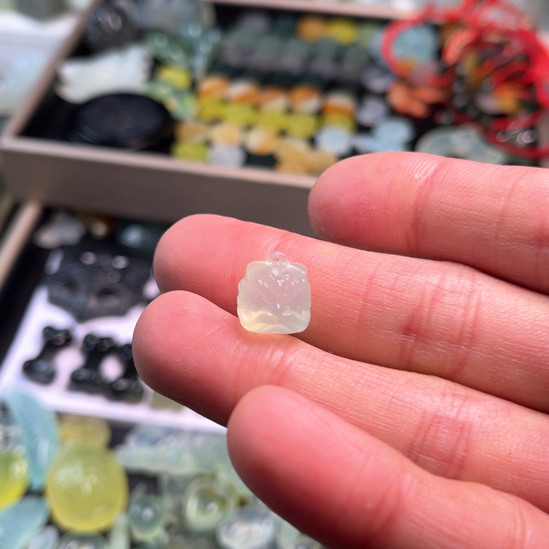 蛇纹石玉原石未镶嵌