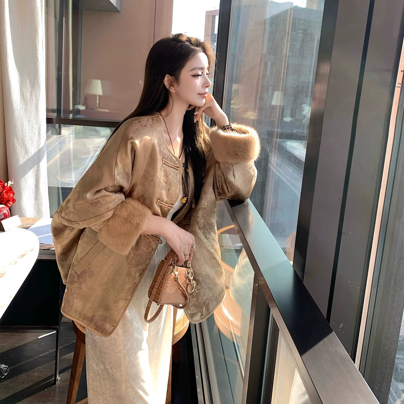 "金风玉露"新春国风系列桑蚕丝填充＋水貂毛袖口精致提花外套