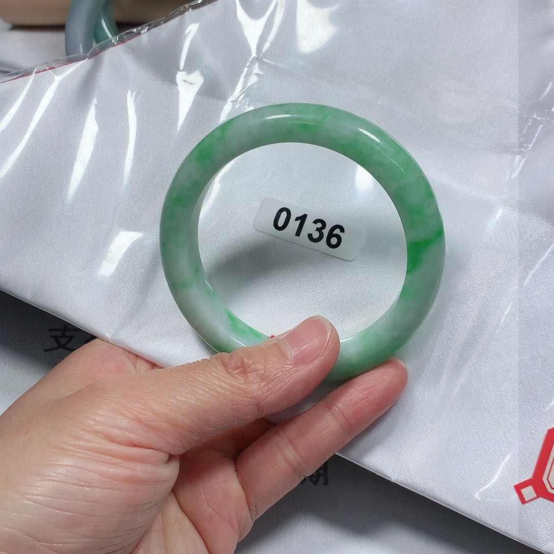 翡翠手镯未镶嵌天然缅甸A货翡翠手镯