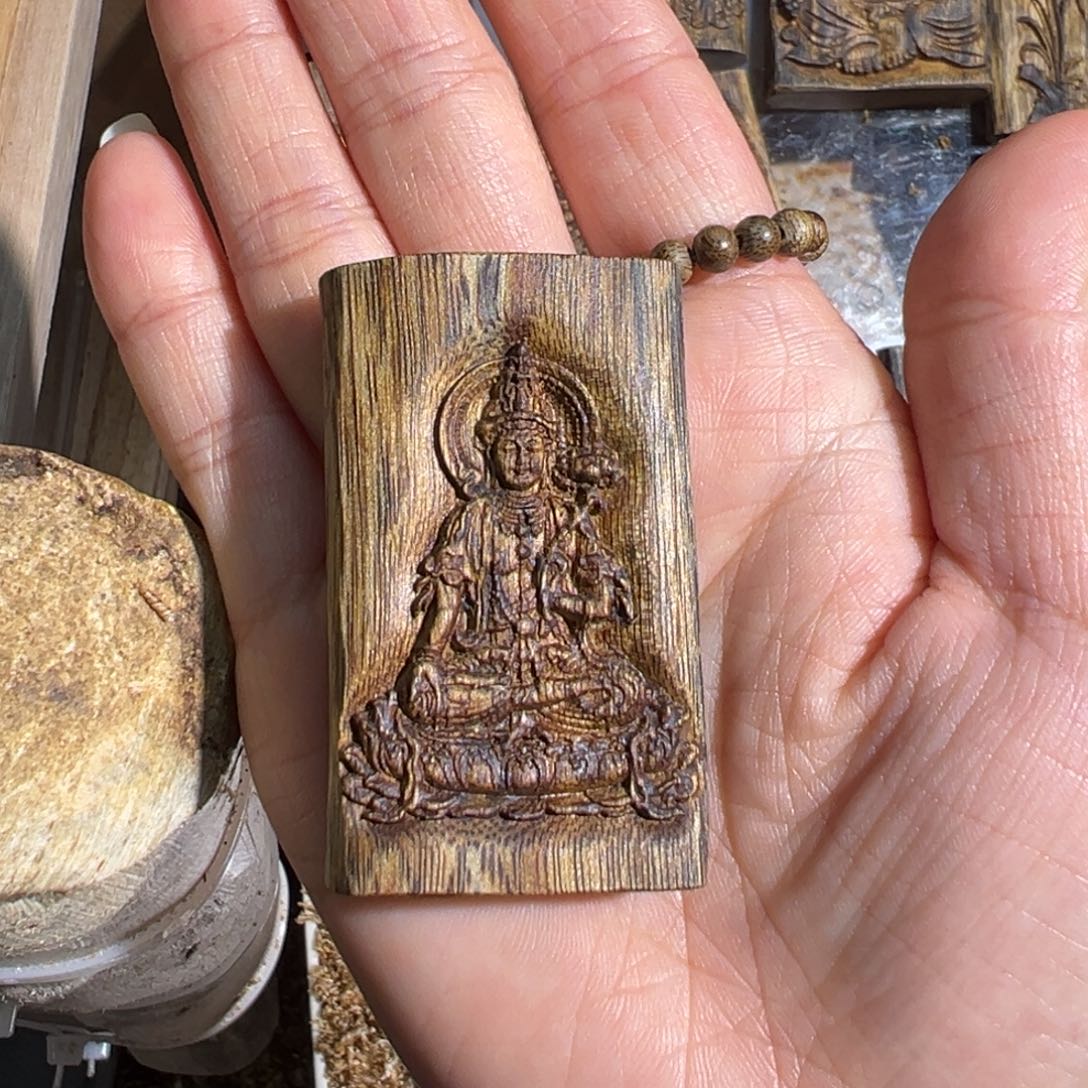 沉香吊坠活****彩白棋楠吊坠雕刻10.5克