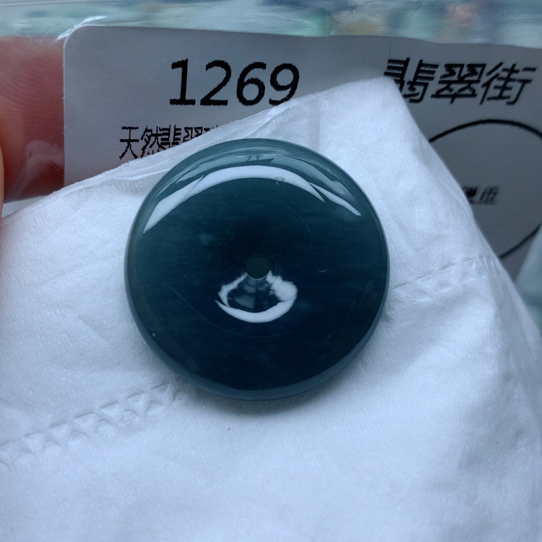 翡翠颈饰未镶嵌吊坠