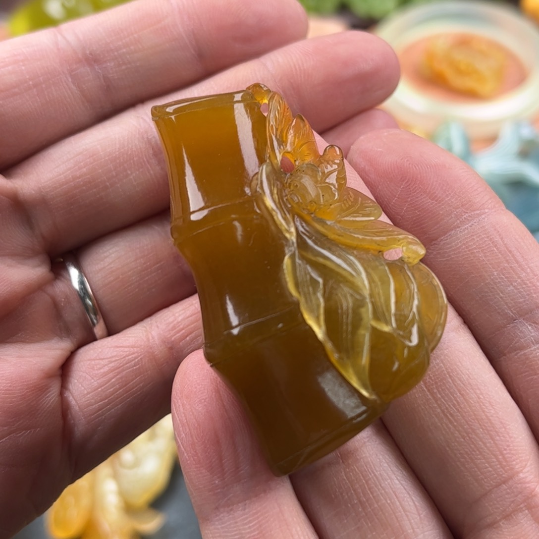 蛇纹石玉吊坠未镶嵌