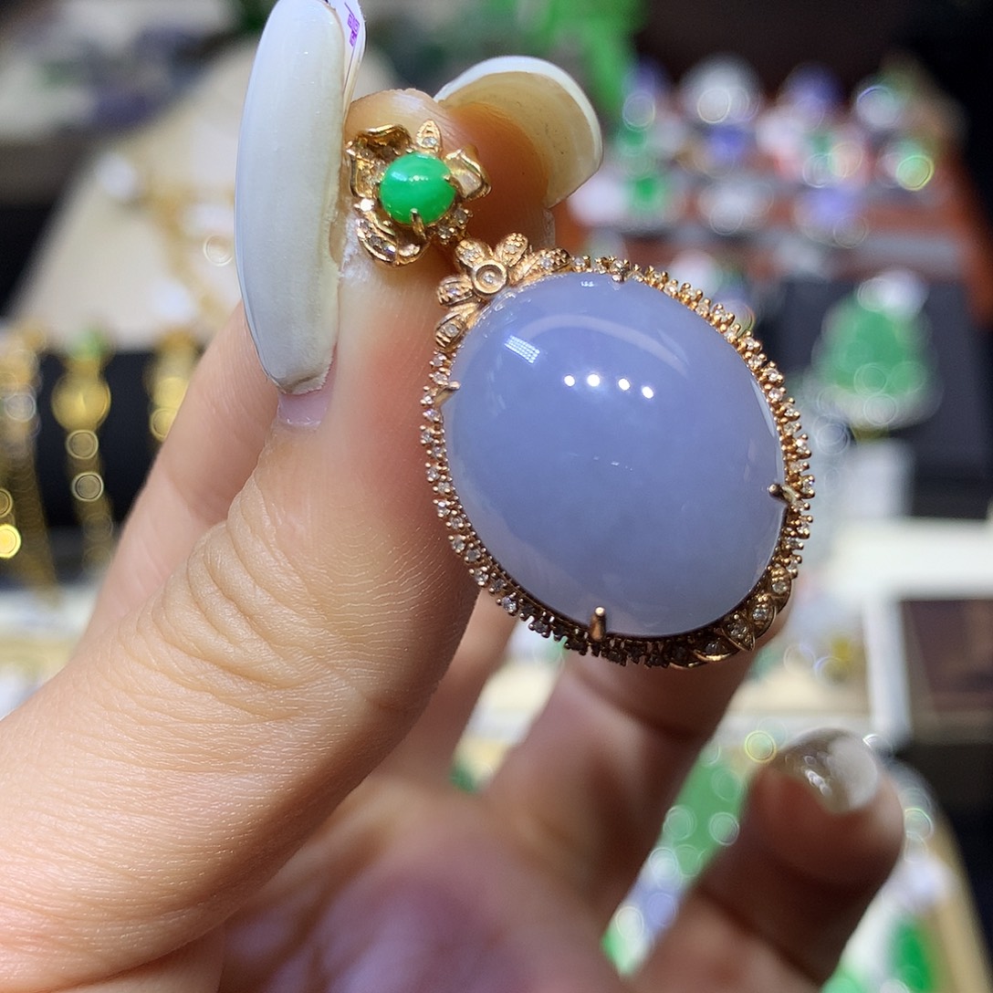 翡翠18K金镶嵌颈饰