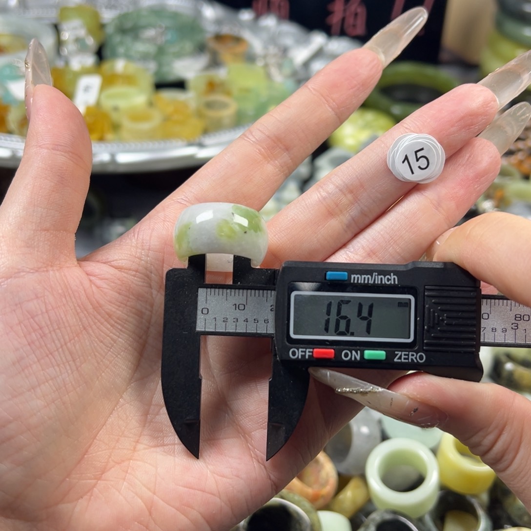 蛇纹石玉未镶嵌戒指