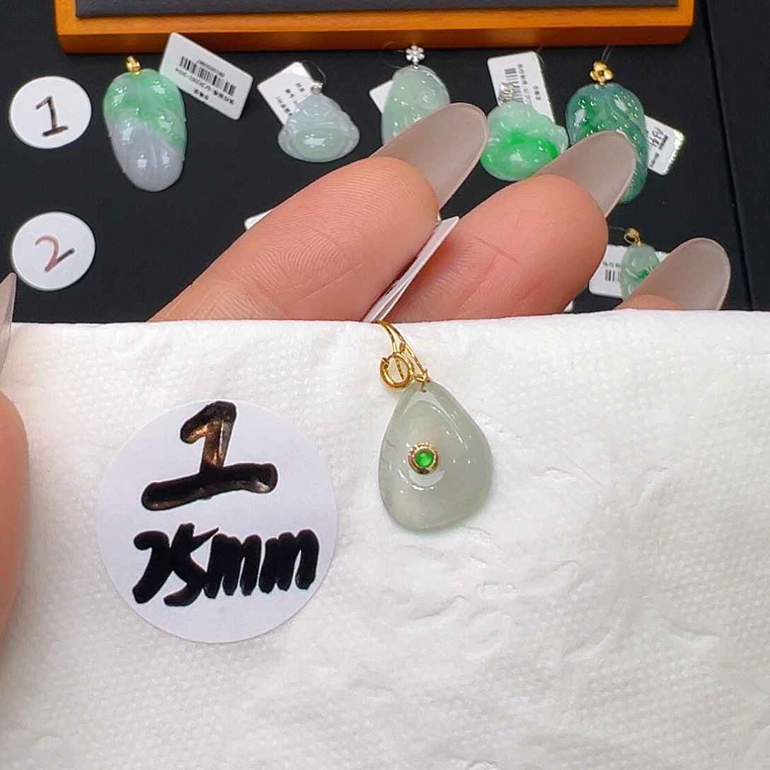 翡翠18K金镶嵌颈饰