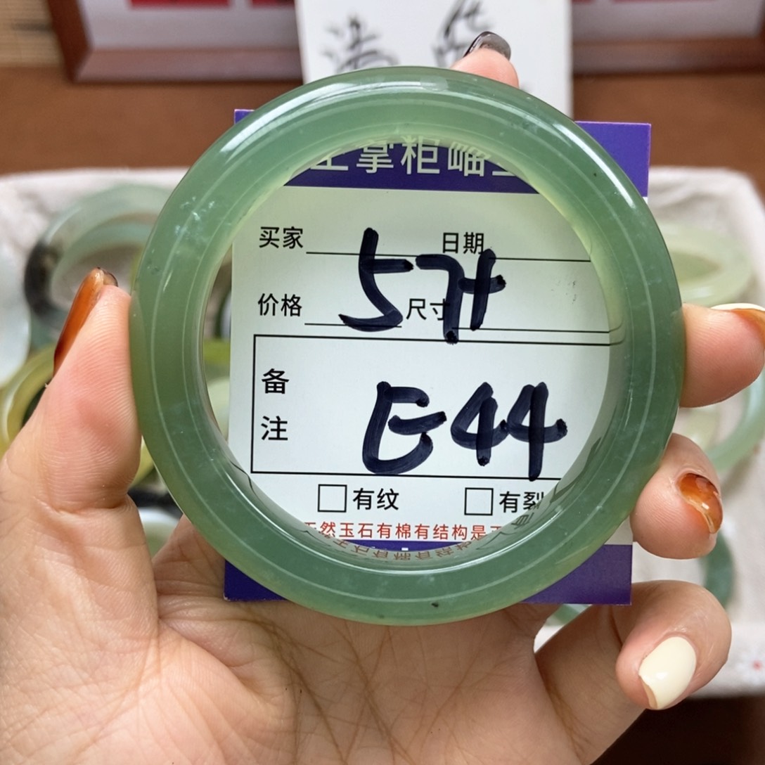 岫玉手镯手镯未镶嵌