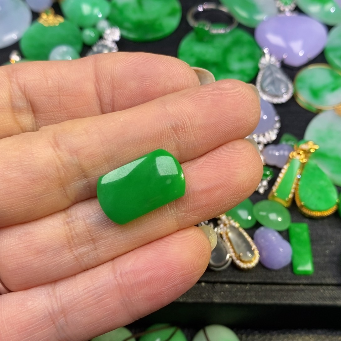 丽***姐翡翠未镶嵌颈饰翡翠