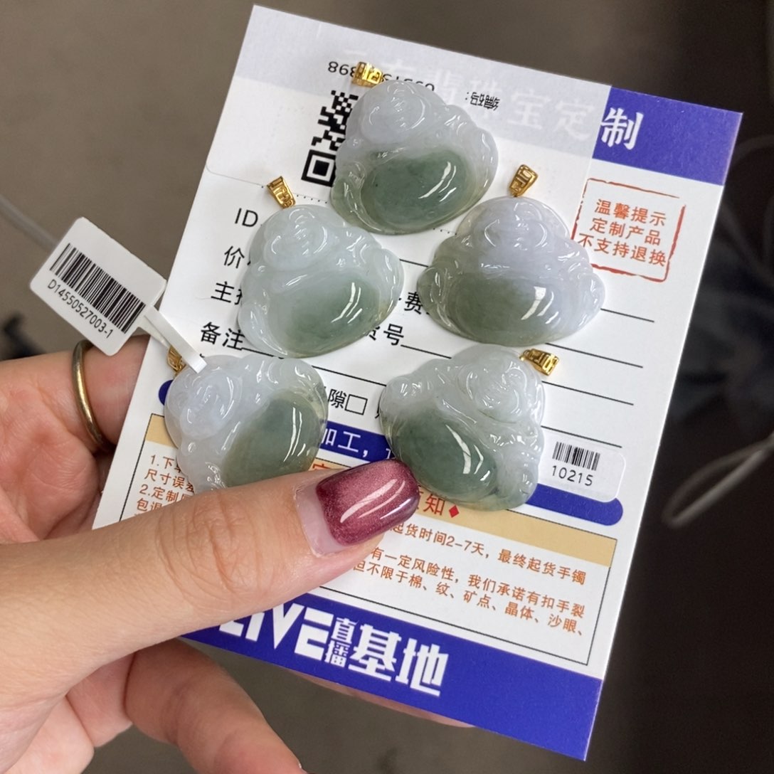 翡翠18K金镶嵌颈饰半山水佛公