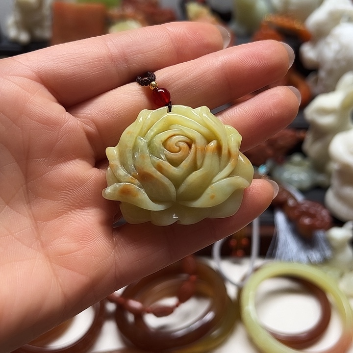 蛇纹石玉吊坠未镶嵌