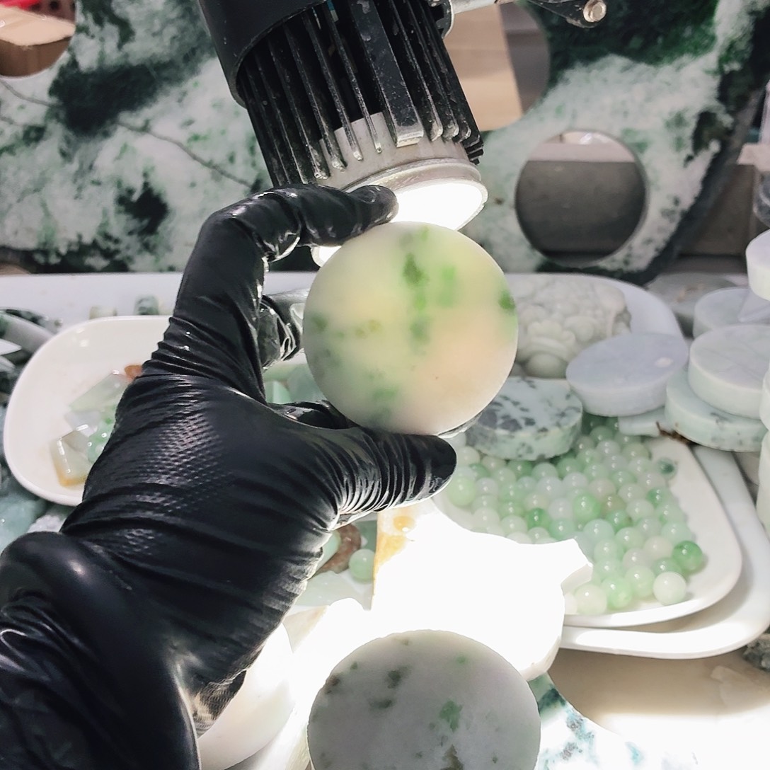 翡翠未镶嵌颈饰边角料