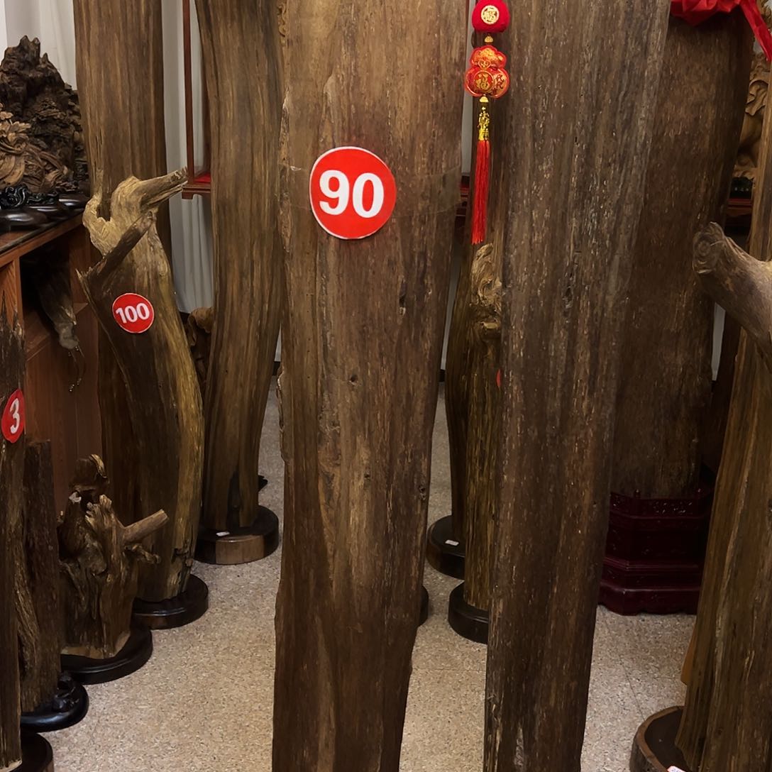 沉香摆件张****衫沉香摆件