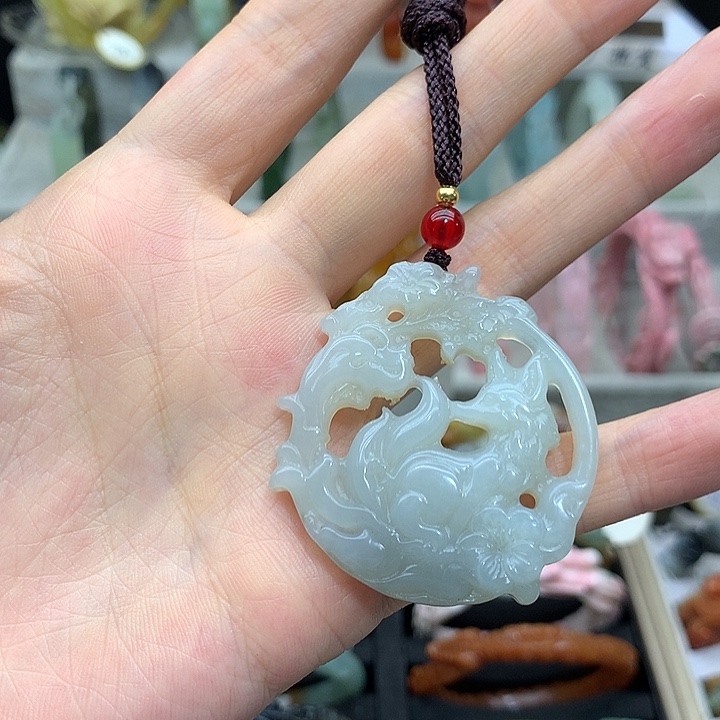 蛇纹石玉未镶嵌颈饰