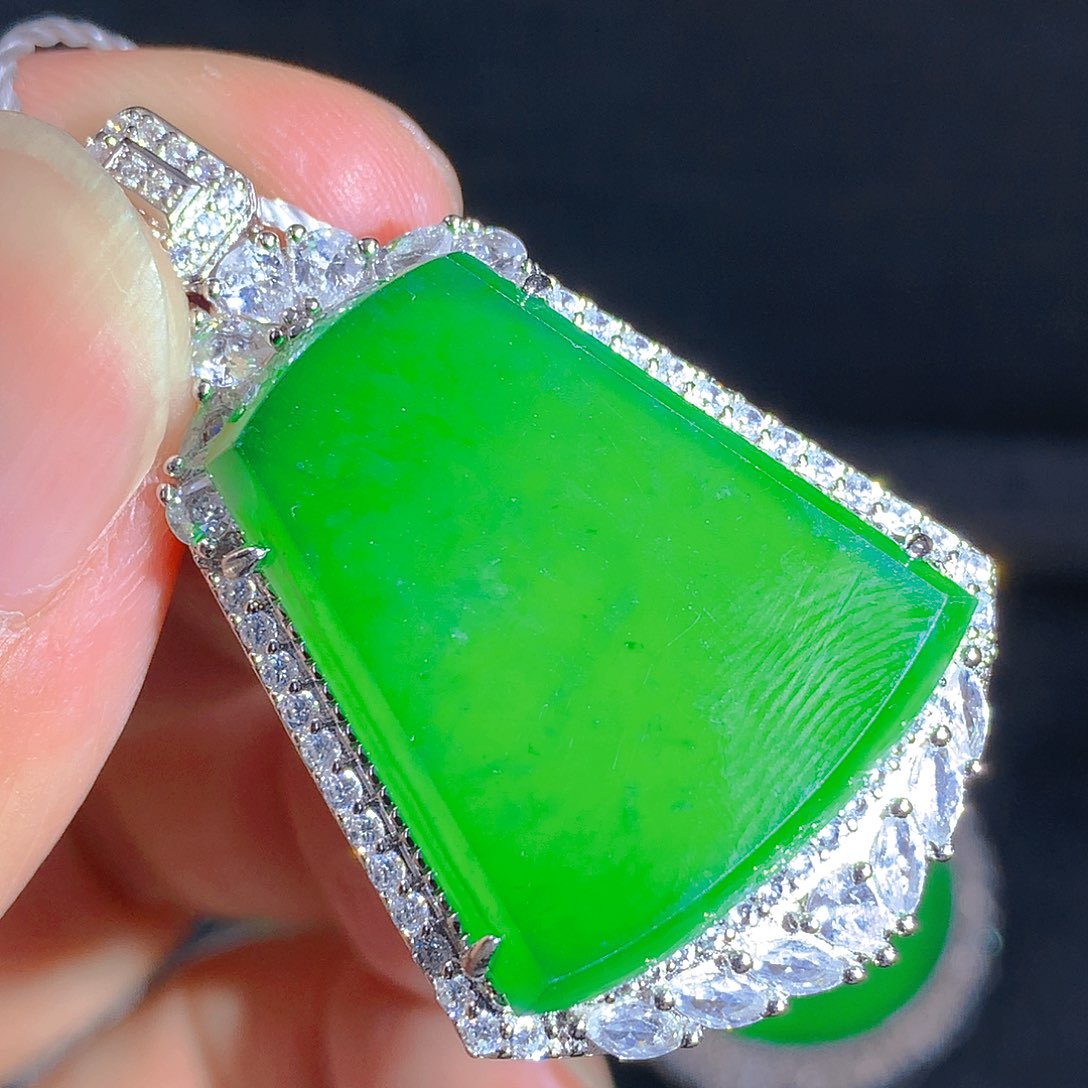 翡翠颈饰银S925镶嵌吊坠