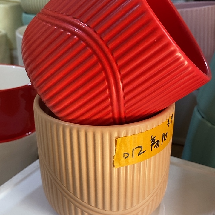 陶瓷花盆有孔 瑕疵介意勿拍 