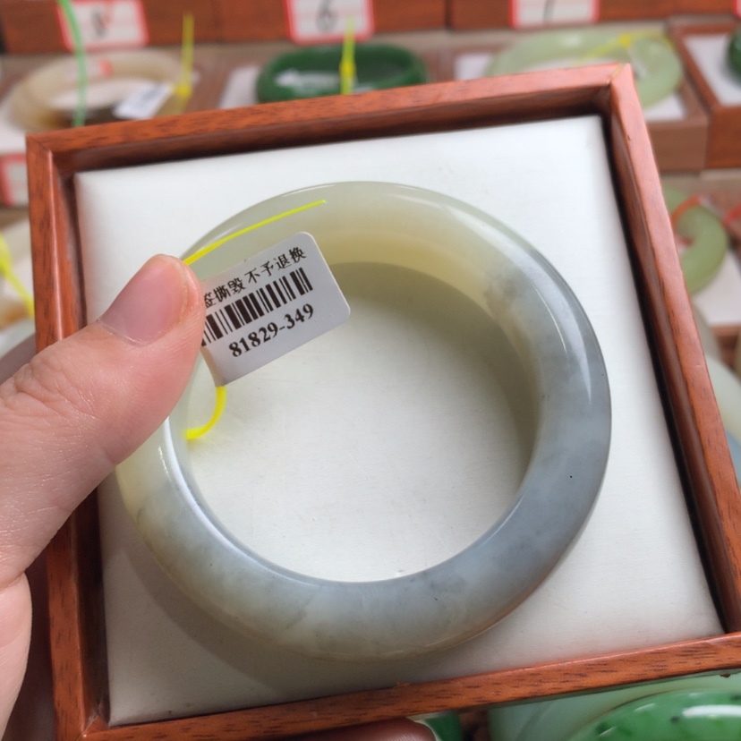 【闪购商品】和田玉手镯未镶嵌阳****?