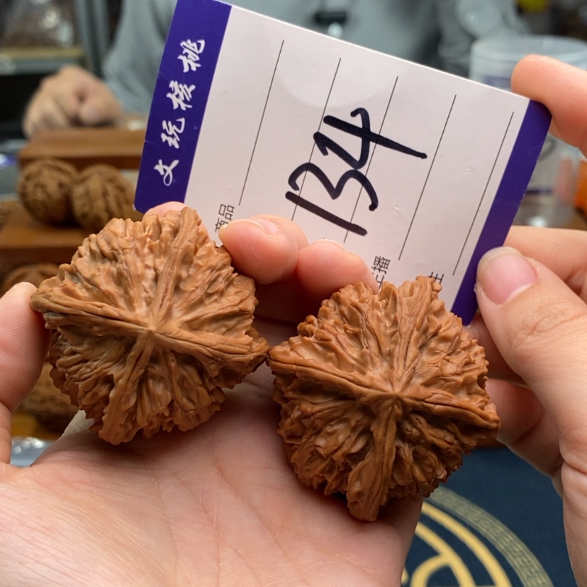 【闪购商品】文玩核桃吊坠48四棱