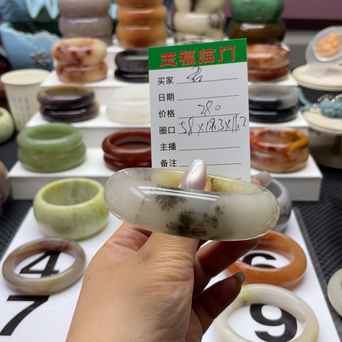 石英质玉手镯未镶嵌君