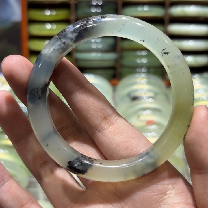 未镶嵌岫玉手镯天然