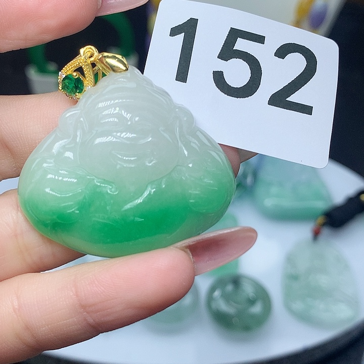 翡翠吊坠(赠链)未镶嵌