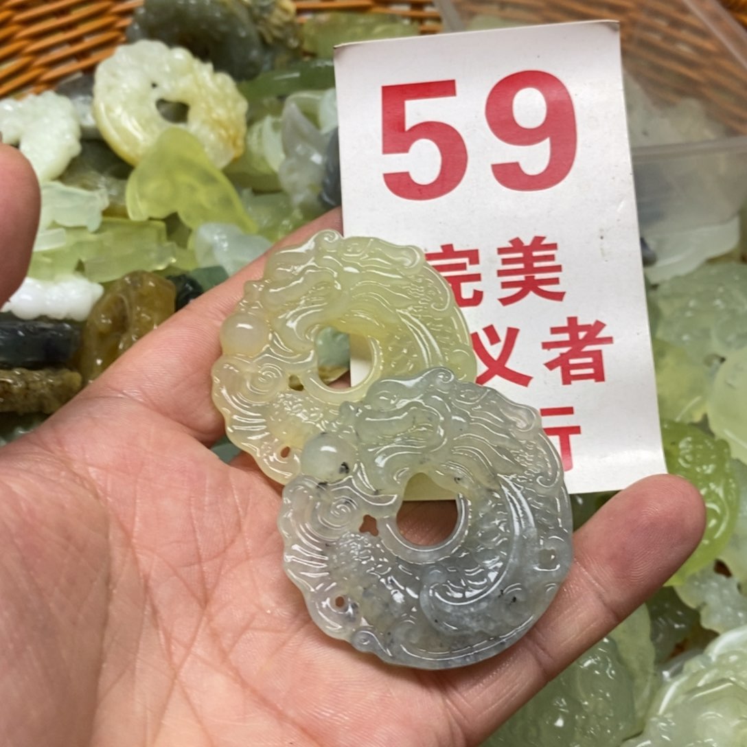 蛇纹石玉挂坠未镶嵌