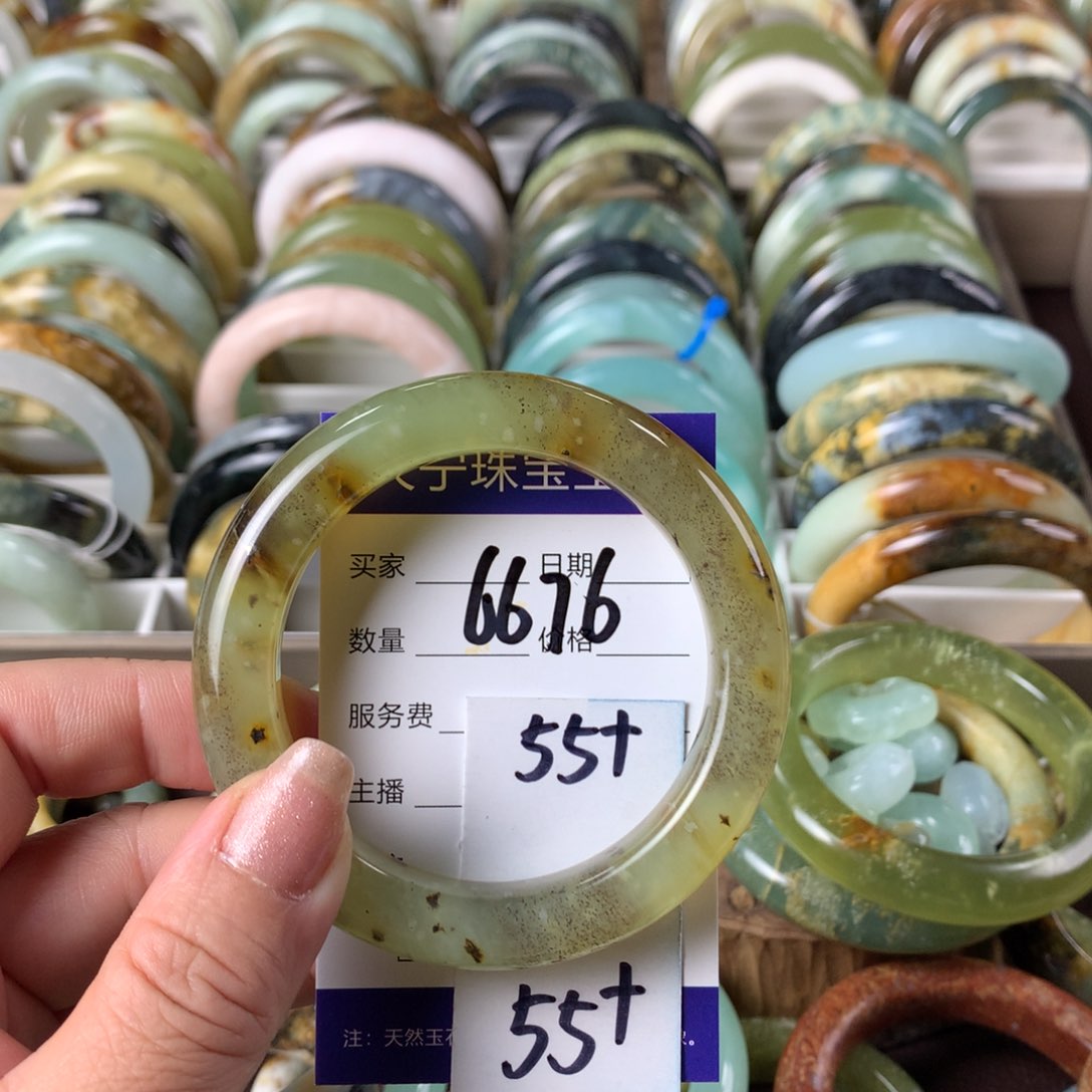 蛇纹石玉手镯未镶嵌6676