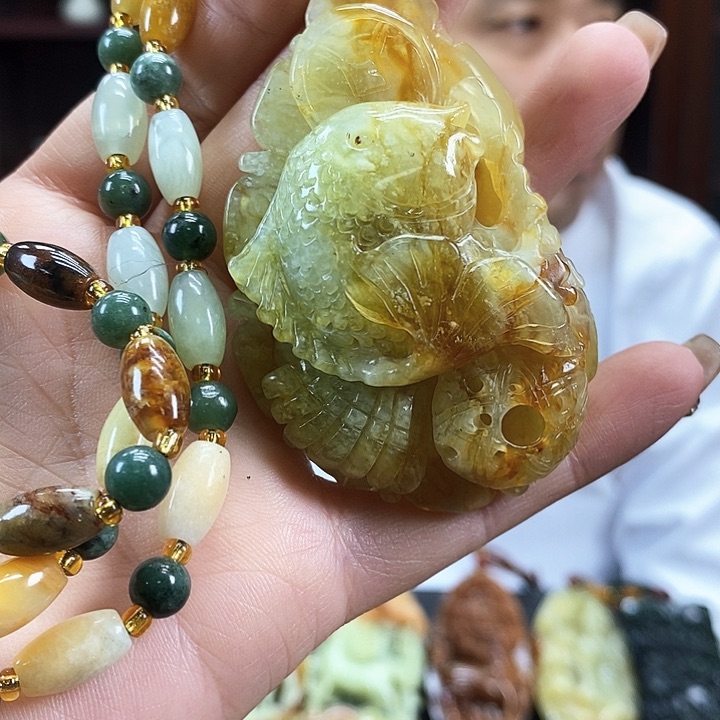 蛇纹石玉吊坠未镶嵌