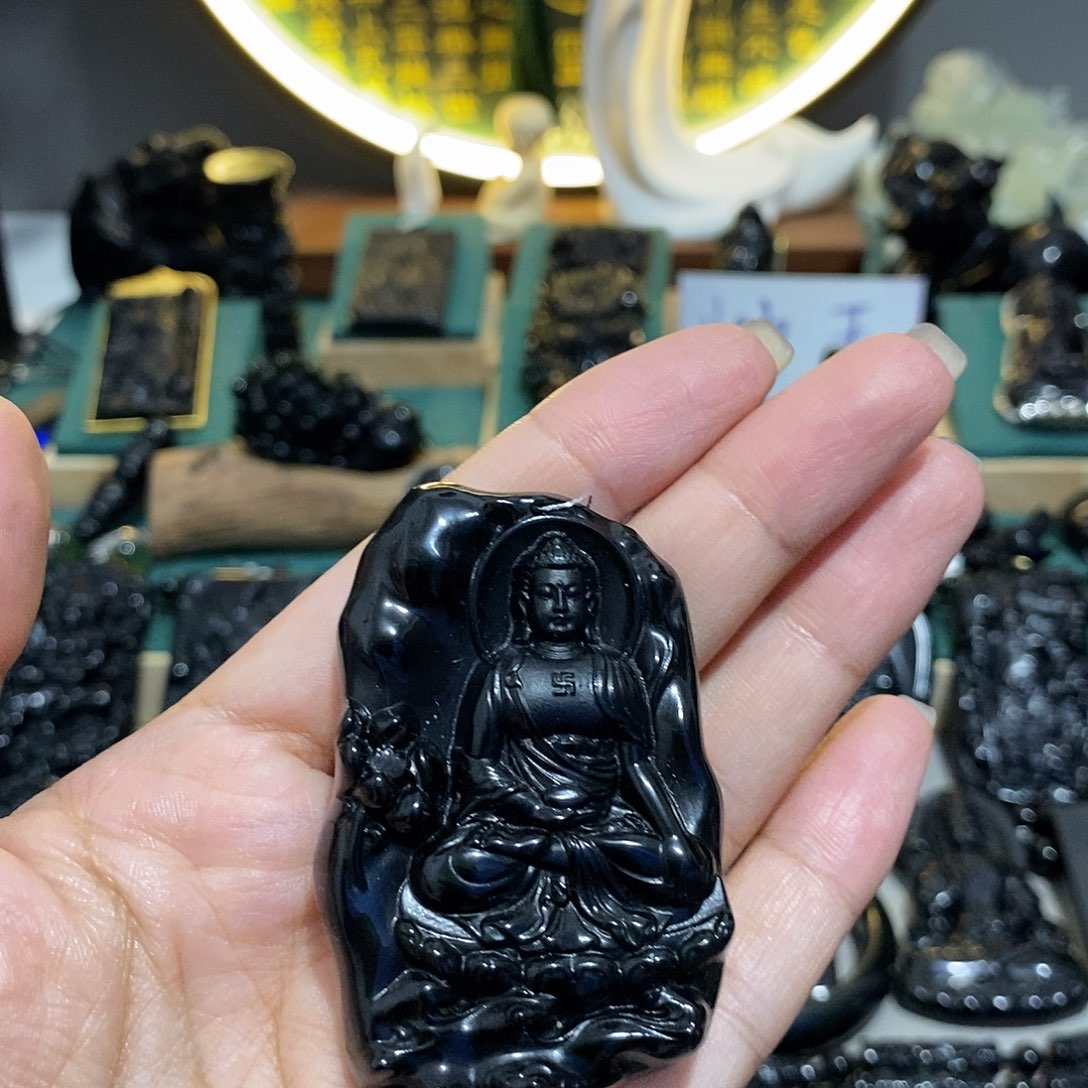 黑***️未镶嵌蛇纹石玉颈饰
