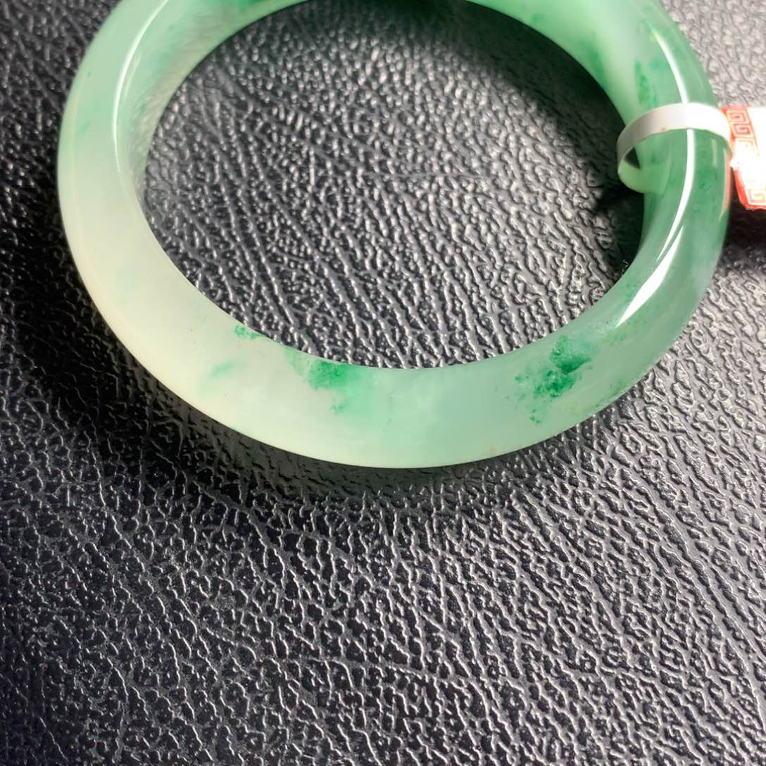 石英质玉手镯未镶嵌念*?