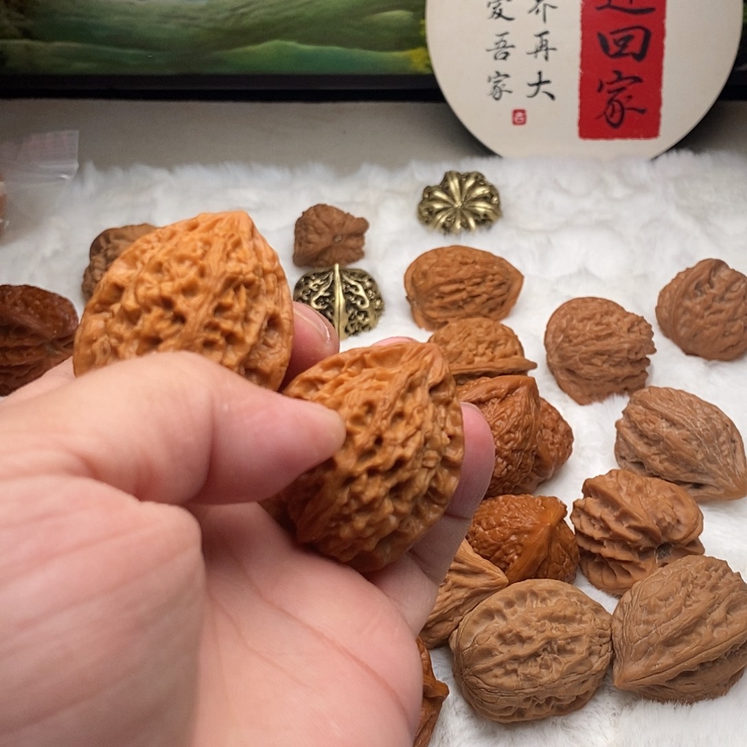 超***丘文玩核桃吊坠35.5十三陵鸡心