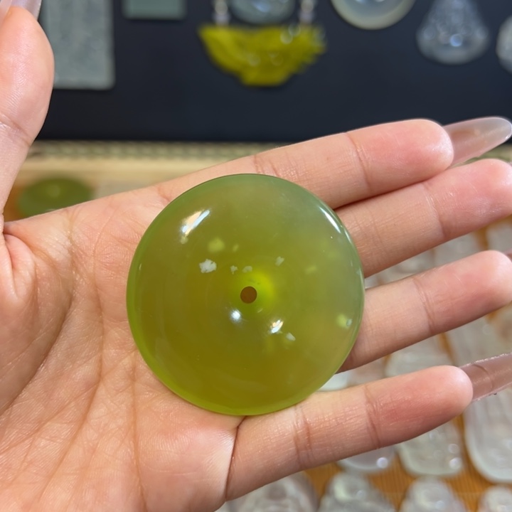 岫玉未镶嵌岫玉绿冰大平安扣